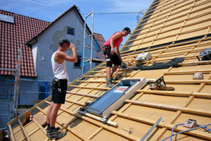  Oberhalb der DWD-Platten konnten die Dachfenster und die Dachdeckung in traditioneller Bauweise nach dem heutigen Stand der Technik eingebaut werden
Foto: Coast office architecture / Velux


 