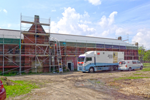  Die Sanierungsarbeiten am ehemaligen Exerzierhaus der Lutherstadt Wittenberge begannen unter anderem mit einer Tiefeninjektion 