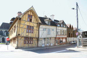  Die Sanierung von Fachwerkhäusern ist ein internationales Thema, wie diese historischen Gebäude in Frankreich zeigen 