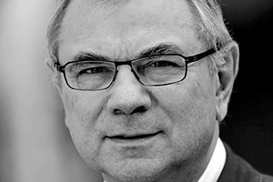  DhochN Digital Engineering GmbHSiegfried Wernik2011–2015	Vorstandsvorsitzender bei buildingSMART e.V.2013–2014	Mitglied der Arbeitsgruppe BIM in der Reformkom-	mission Großprojekte im BMVIseit 2014 	stellv. Vorsitzender des Koordinierungskreises BIM 	im VDI – Gesellschaft Bauen und Gebäudetechnik2013–2015 	Gründungsinitiator der planen-bauen 4.0 GmbHSeit 2015 	Geschäftsf. Gesellsch. DhochN, Berlin und ORANGE 		BLU building solutions, StuttgartSeit 2015 	Mitglied des Aufsichtsrats planen-bauen 4.0 GmbH  