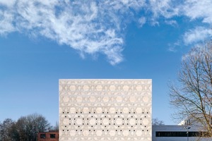  Für die neue Synagoge in Bochum entwarf der Kölner Architekt Prof. Peter Schmitz einen Kubus, dessen Fassade von Davidsternen strukturiert wird 