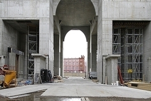  Blick zurück auf das ewig unvollendet bleiben wollende Projekt der Schinkel Akademie (hier die Fassadensimulation) 