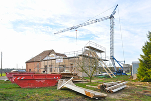  Bevor das Erdgeschoss der 1960 in Schermbeck erbauten Hofanlage als Wohnraum genutzt werden konnte, stand eine umfassende Sanierung des Mauerwerks an 