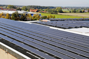  600 Stahlstützen tragen die PV-Anlage auf den Verwaltungs- und Lagerhallen der Spedition Nosta in Stadthagen
Foto: atelier chevalier 