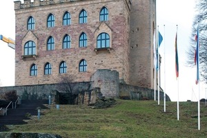  In dem auf einem Hügel bei Neustadt an der Weinstraße gelegenen Hambacher Schloss fand 1832 das Hambacher Fest statt 