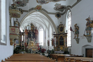  Das Kirchengewölbe wurde durch eine Ertüchtigung des Dachtragwerks mit Stahlseilen gesichert, das zweischalige Mauerwerk mit Gewindestangen  