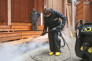  Gereinigt wurde mit Hochdruckreinigern bei geringem Druck und hoher Wassertemperatur. Diese lässt sich einfach an einem Drehschalter einstellen (rechts im Bild) 