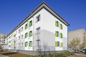  Dieser Plattenbau in Neustrelitz wurde mit dem „Warm-Wand“ WDVS gedämmt, mineralisch verputz und mit der silanisierten Reinacrylat-Fassadenfarbe Fassadol beschichtet Fotos: Knauf/Stephan Klonk 