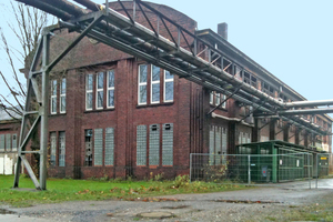  An der 1913 auf dem Gelände der Zeche Westfalen in Ahlen erbauten Schmiede entsprach das robuste Ziegelmauerwerk bei weitem nicht den Anforderungen an einen zeitgemäßen Bautenschutz 