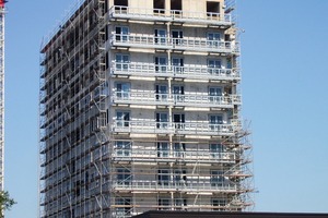  Der mehrgeschossige Wohnungsneubau ist ein typisches Anwendungsgebiet für die leichten Balkonkonstruktionen aus zementgebundenen Bauplatten 