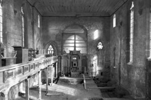  Oben: Vor dem Einbau der Stadtbibliothek wurden in der Jakobikirche archäologische Arbeiten durchgeführt. Zuvor war das Gotteshaus über 50 Jahre lang als Lagerhaus genutzt worden 