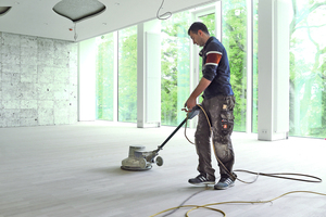  Für den abschließenden Feinschliff mit einer Einscheibenmaschine verwendeten die Handwerker die Schleifkörnung P 120-150 