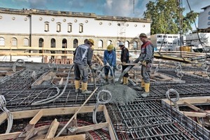  Die Rohbauer betonieren die zum Teil bis zu 60 cm dicke StahlbetondeckeFotos (2): Norbert Miguletz / Städel Museum 