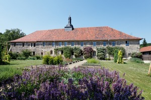  Das Zisterzienserkloster Michaelstein wurde im 12. Jahrhundert gegründet, und die romanische Grundsubstanz ist in weiten Teilen der Anlage noch heute zu erkennen 