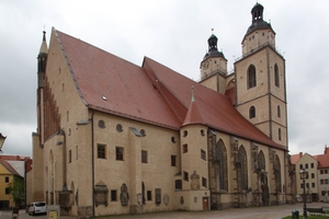  Die Stadtkirche Sankt Marien unweit vom Marktplatz war die Kirche, in der Martin Luther predigte 