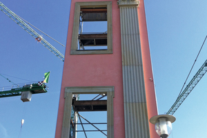  Rechts: Die Musterfassade des Landtags Brandenburg wurde mit Stahlhalterungen aus der M-Construct-Werkstatt befestigt 