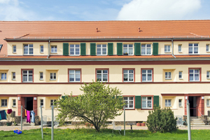  Die denkmalgeschützten Fassaden, Eingangsbögen und Fenstergewände mussten erhalten bleiben. Um eine zeitgemäße Dämmung zu realisieren, entschloss man sich für eine Innendämmung  Foto: Knauf Aquapanel/E. Reinsch 