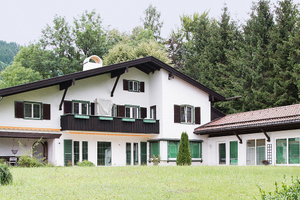  Die Villa am Tegernsee wurde in den 1960er-Jahren erbaut. Im Zug der Sanierung wurde auch der Boden renoviert und mit einer Fußbodenheizung ausgestattet 