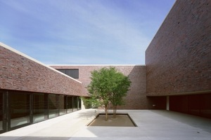  Anerkennung: Das Pfarrzentrum St. Nikolaus in München-Neuried vom Büro Meck Architekten aus München
Foto: Michael Heinrich
 