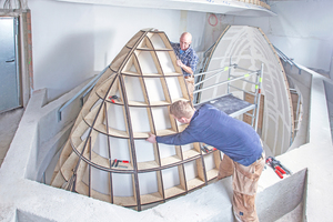  Die maßhaltigen, in Spantentechnik hergestellten Wandmodule montierten die Trockenbauer nach Verlegeplan<span class="bildnachweis">Fotos: Knauf / Bernd Ducke</span> 