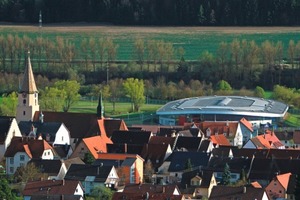  Die arena-geisingen liegt am Rande der Ortschaft, eingebettet in eine Freizeitanlage  