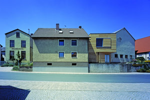  Der Verbindungsbau aus Holz schließt die Fuge zwischen dem Wohnhaus und dem ehemaligen Viehstall(Foto: Gerhard Hagen) 