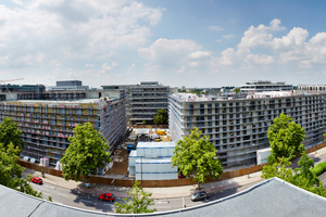  Auf dem Campus „Neuenheimer Feld“ der Heidelberger Universität entstehen derzeit mehrere Neubauten, die sich mit edlen Natursteinfassaden perfekt in das gewachsene Quartiersumfeld einfügen. Das Zentrum der Bauarbeiten bilden drei Gebäude an der Berliner S 