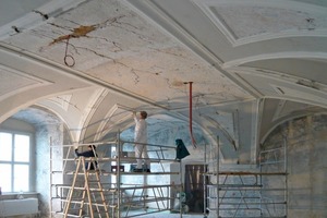  Der Stuck vieler Räume und Gänge der Klosteranlage erforderte bei der Restaurierung und farbigen Ausmalung von den Handwerkern viel FingerspitzengefühlFotos: Brückner &amp; Brückner Architekten 