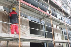  Montage der profilierten Natursteinplatten 