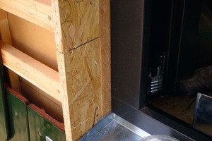  Details am Fenster: deutlich erkennbar ist die Schattenfuge an jedem Ziegel. Da das Haus in sich „arbeitet“ war die Ziegelfassade mit Fuge die ideale Lösung 