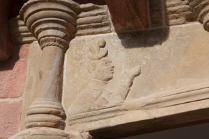  Detail des Balkongeländers auf der Schaufassade 