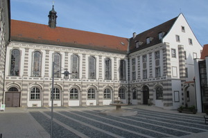  Der Bibliothekshof nach Abschluss der Fassadensanierung 