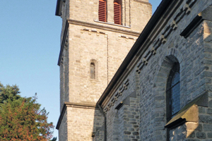  Kirche St. Judas Thaddäus in Heisterbacherrott mit 20 Jahre alter Spritzmörtelverfugung mit einem hochhydraulischem Trasskalk-Trasszement (TkTz)-MörtelFotos: Dominik Ingenieurbüro 