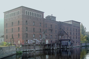  Der aus einem einschaligen Ziegelsichtmauerwerk 1885 errichtete Schinkel-Speicher in Potsdam wurde 2010 instandgesetzt und mit einer gezielt angepassten adaptiven Hydrophobierung versehenFotos: Remmers 