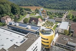  Die Photovoltaikanlage auf dem Dach erzeugt gemeinsam mit den Photovoltaikpaneelen an der Fassade jährlich etwa 42 200 kWh Strom⇥Foto: Sto 