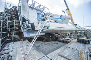  Montage der Betonschalen außen an den Rohbauwänden 