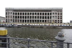  Die neue Ostfassade war im Wettbewerb als einzige der vier Flügelseiten zeitgenössisch zu gestaltenaus 